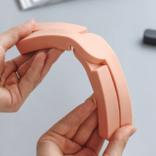 Load image into Gallery viewer, Folding Silicone Trivet