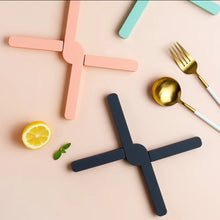 Load image into Gallery viewer, Folding Silicone Trivet