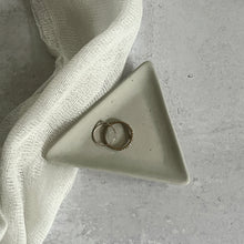 Load image into Gallery viewer, Triangle Concrete Ring Dish