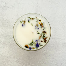 Load image into Gallery viewer, Rustic Woods 10oz Natural Botanical Candle