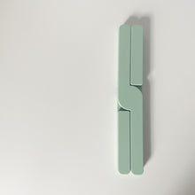 Load image into Gallery viewer, Folding Silicone Trivet