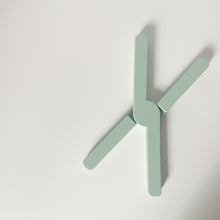 Load image into Gallery viewer, Folding Silicone Trivet