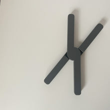 Load image into Gallery viewer, Folding Silicone Trivet